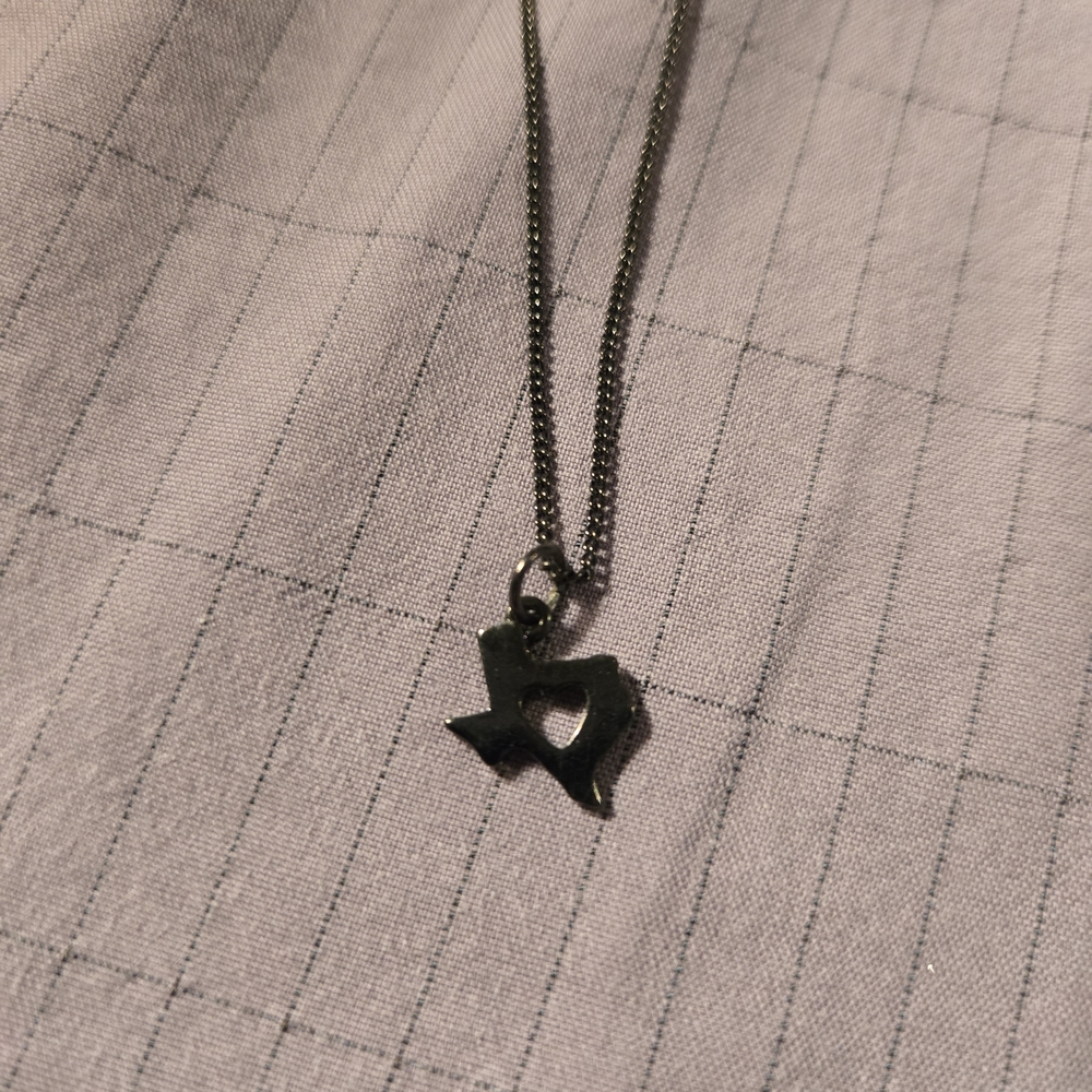 Elegant Black Pendant Necklace
